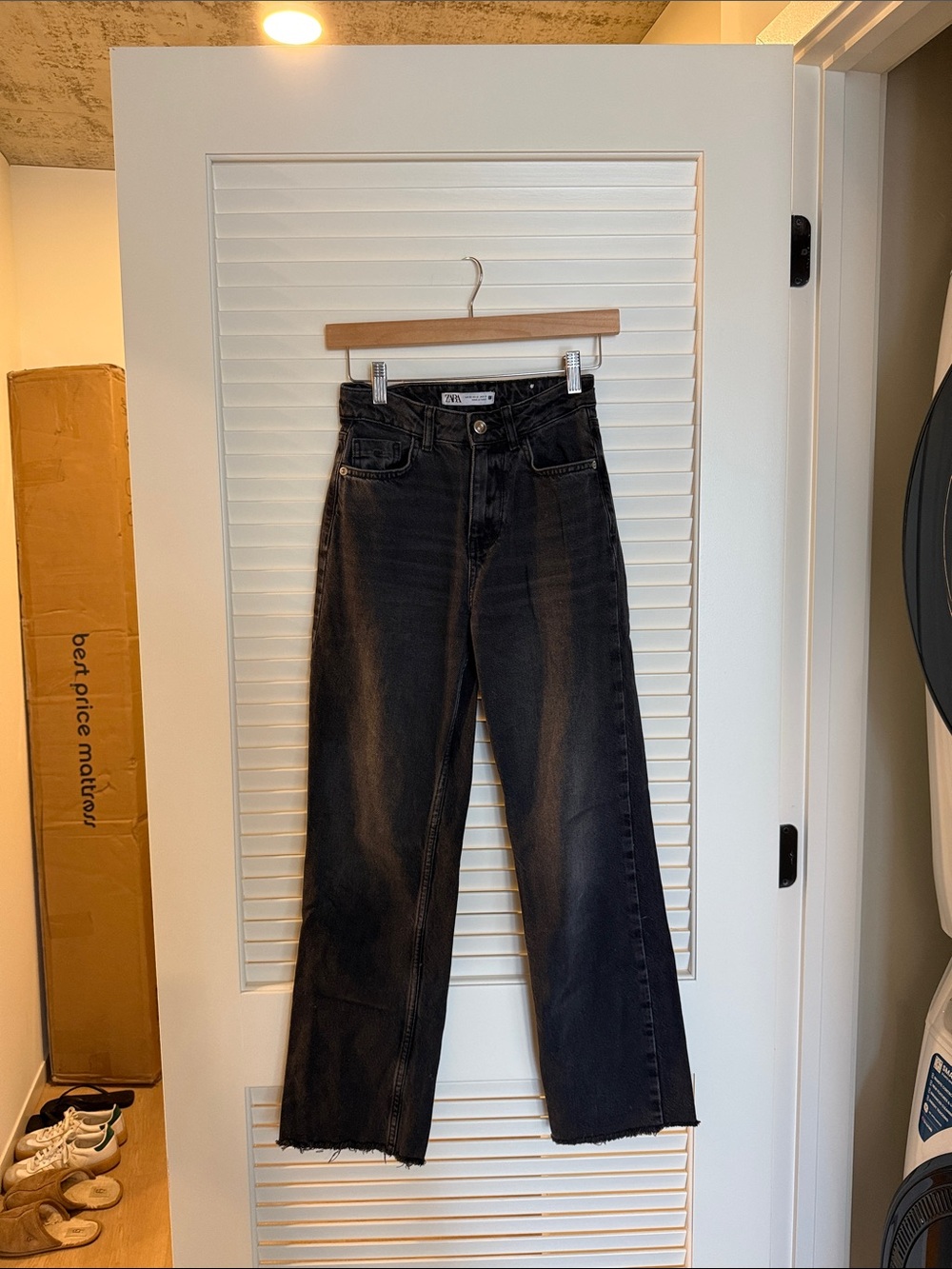 Zara High-Waist Straight Leg Women Jeans — Black